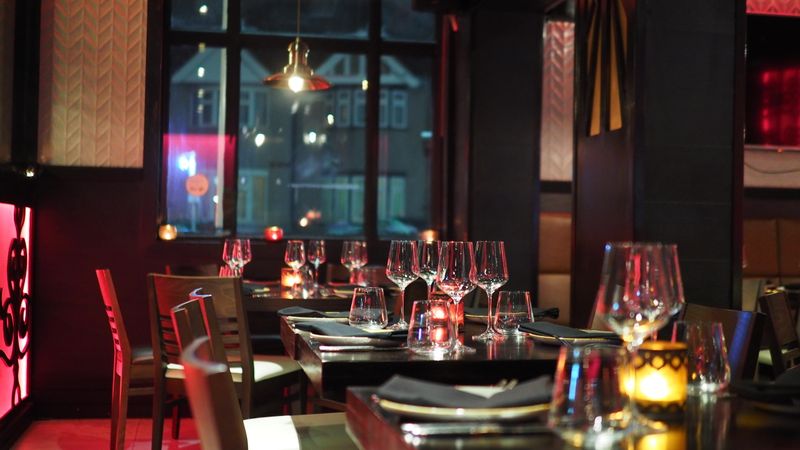 Interior de restaurante — vista previa del ejemplo Casa Brava Grill